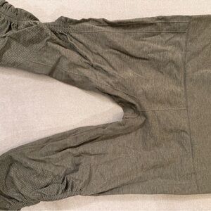 lululemon athletica Olive Running Crop, Size 6